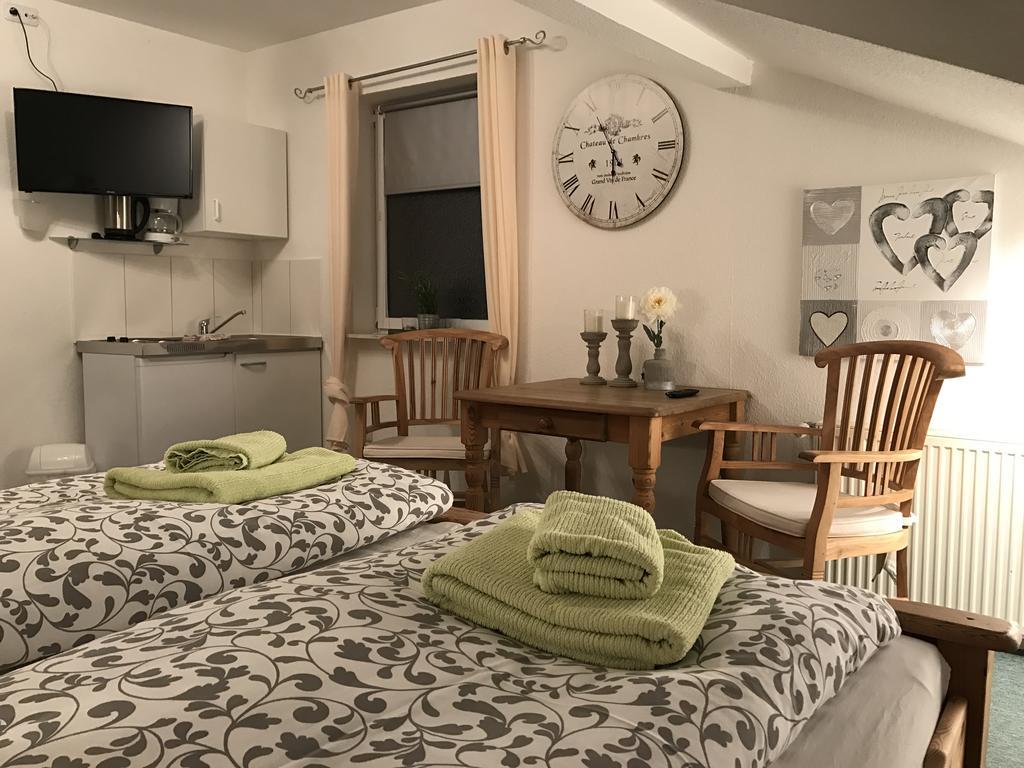 Leezdorfer Hof Hotel ภายนอก รูปภาพ
