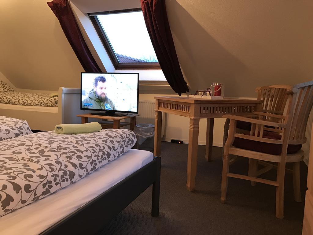 Leezdorfer Hof Hotel ภายนอก รูปภาพ